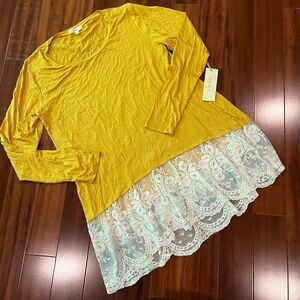 New NWT Me & U Mustard Yellow Top‎ Lace Hem Scoop Neck Long Sleeve Size Large